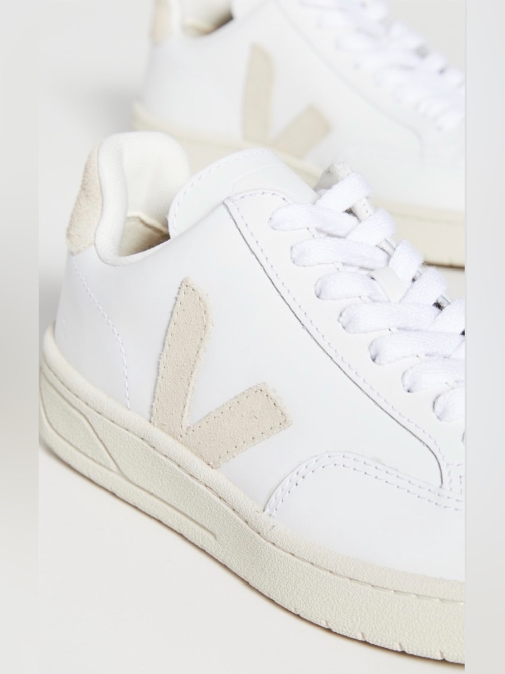 Veja White Sneakers V-12 Leather
sz 41 - Picture 4 of 14